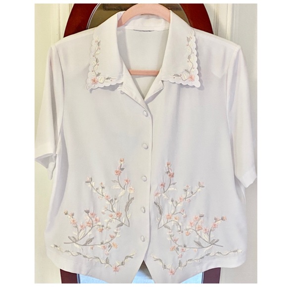 Vintage embroidered short sleeve blouse